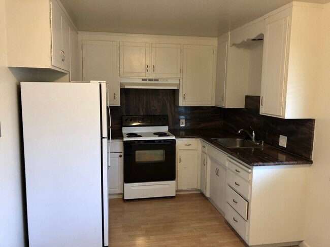 Building Photo - 454 Paula Ct