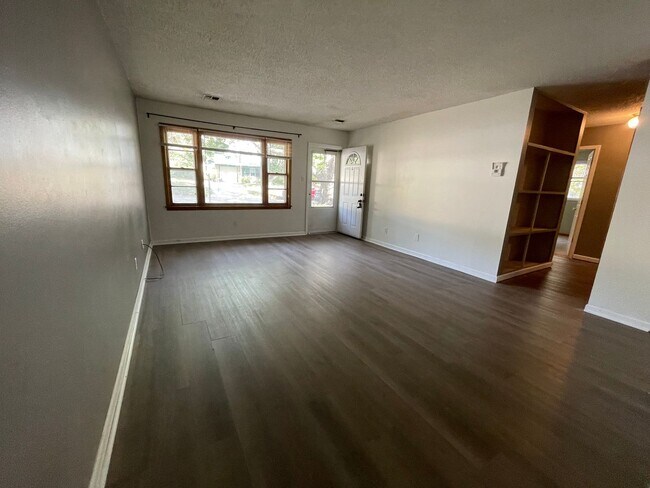 Foto del edificio - Single Family Home Close to KSU!