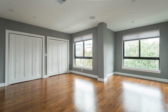 Building Photo - 297 D St