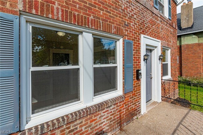 Building Photo - 486 Sumatra Ave