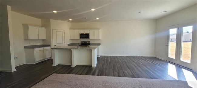 Building Photo - 132 Verona Dr NW