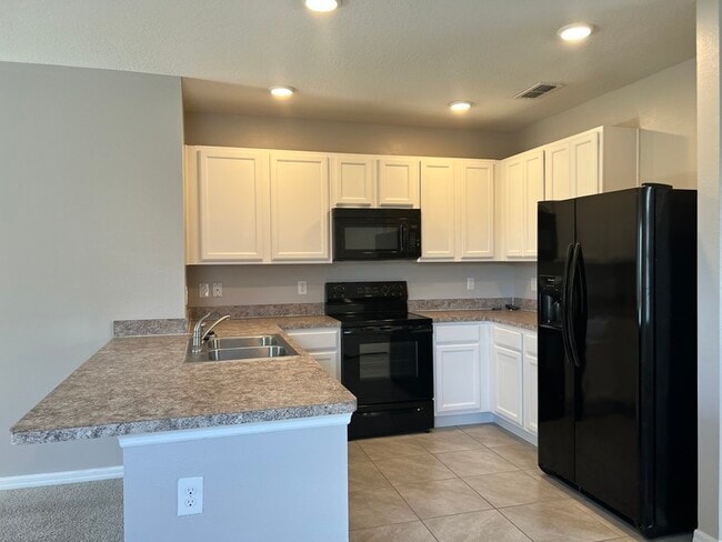 Building Photo - 136 Fall Glo Rd