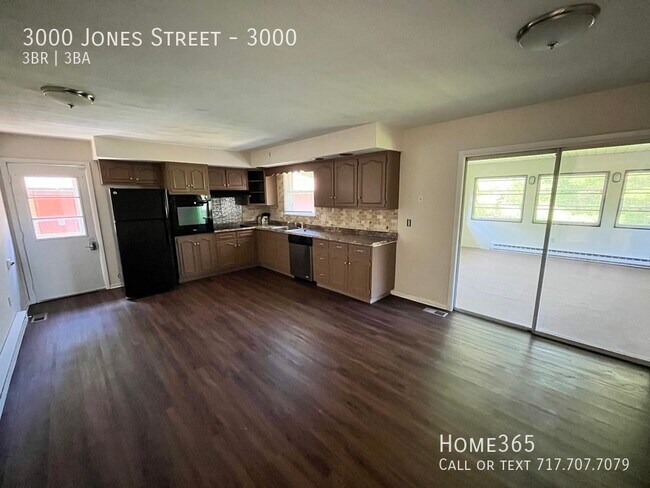 Building Photo - Spacious 3 bedroom, 2.5 bathroom house wit...