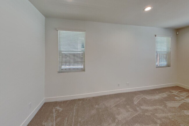 Foto del edificio - Cordelia 2000+ Sq Ft. 3/2 Home Available Now
