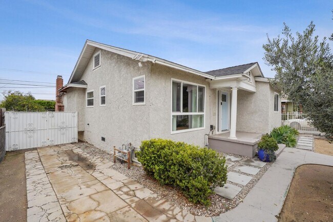 Building Photo - 1133 W 78th St