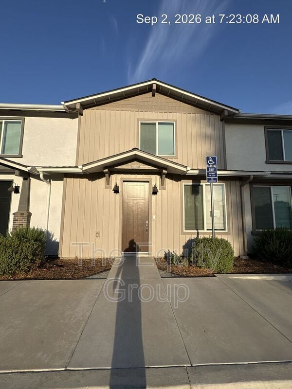 Building Photo - 418 S Summit St