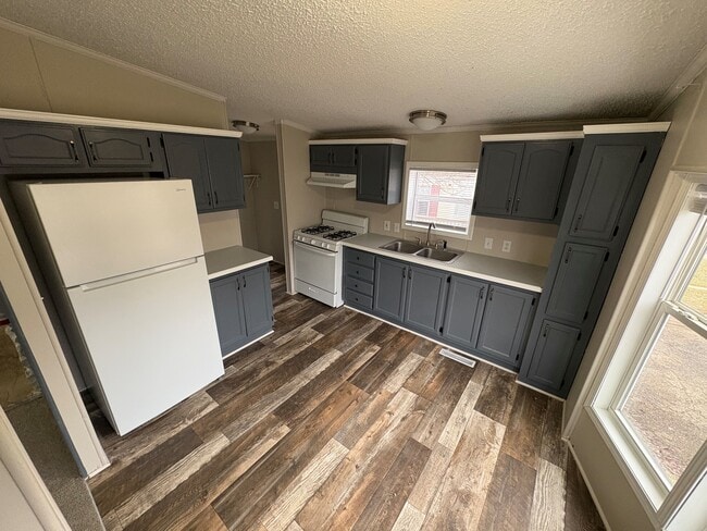 Foto del edificio - 8905 Beechwood Dr