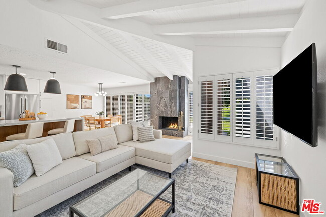 Building Photo - 72417 Rolling Knoll Dr