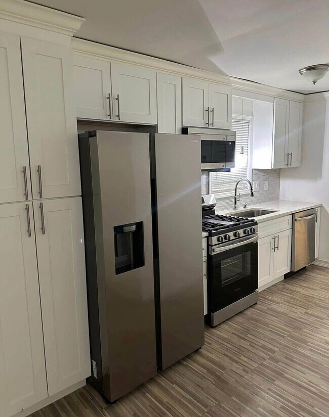 Foto del edificio - 5126 Lakeview Ct