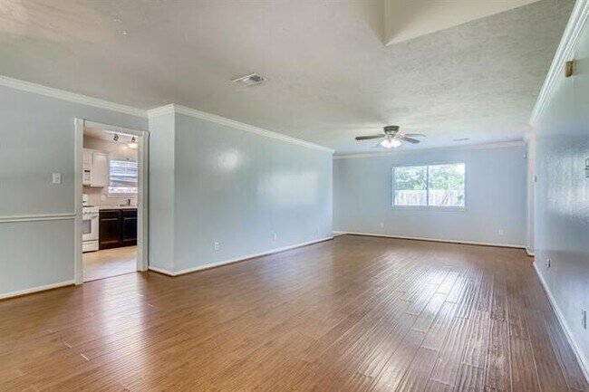 Building Photo - 23031 S Waterlake Dr, Richmond, TX, 77406