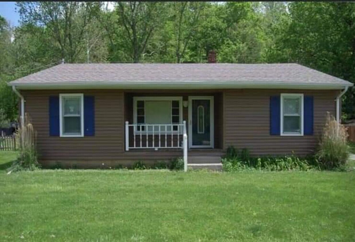 Primary Photo - 3 Bed 1 Bath, Washer Dryer Hookup , Fenced in yard $1300 , $2800 to move in