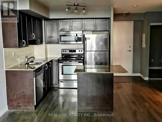 Photo du bâtiment - 816 Lansdowne Ave