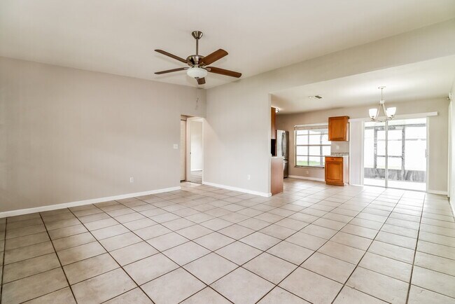 Building Photo - 912 Axlewood Cir