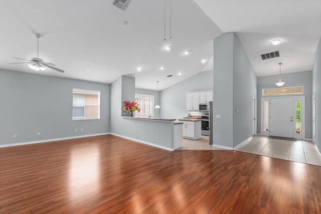 Foto del edificio - 800 Crestwood Dr