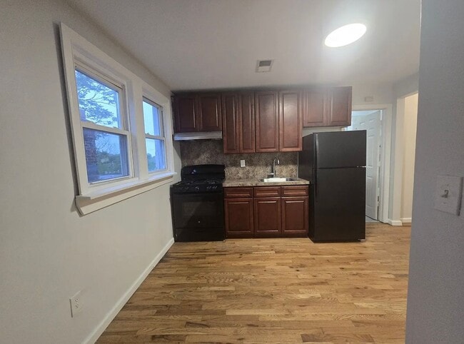 282 Schley Ave 3 - 281 Schley St
