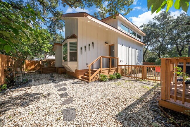 Building Photo - 9115 Timber Ranch