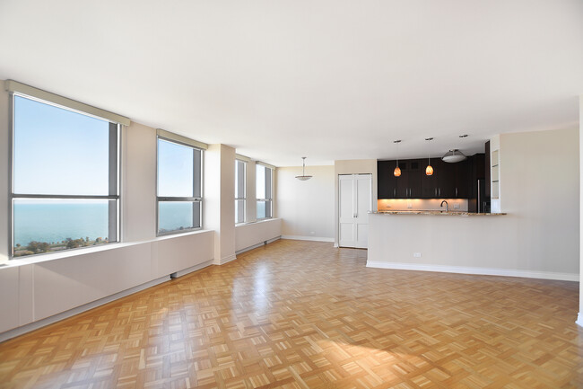 Building Photo - 2626 N Lakeview Ave