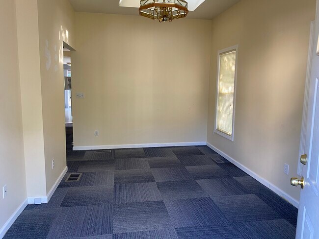 Building Photo - 42 Overton Ave