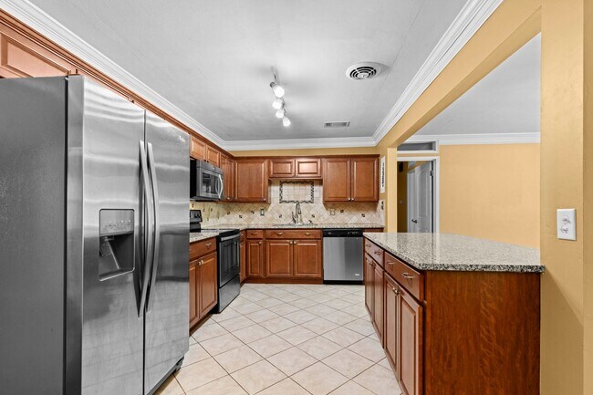 Foto del edificio - LEASE TERMS NEGOTIABLE Beautifully renovat...