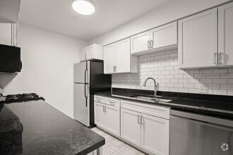 Building Photo - 2020 S Congress Ave