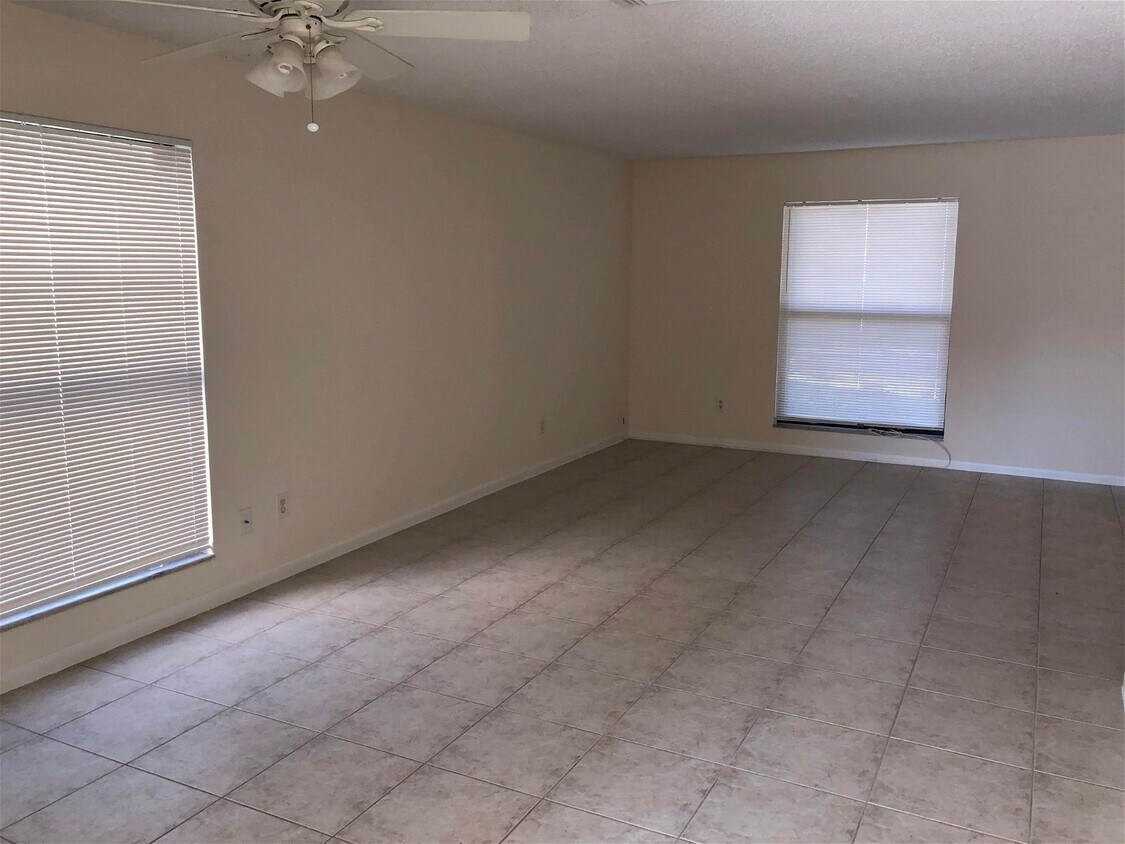 Foto del edificio - 803 Sandtree Dr