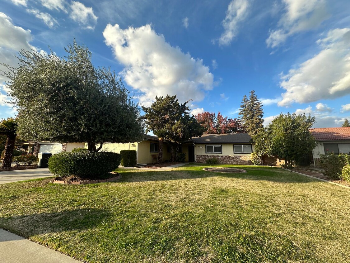 Primary Photo - Roomy house in well established neighborhood