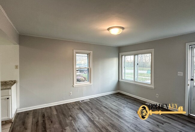 Building Photo - Large 2 Bed 1 Bath Single Family Home in T...
