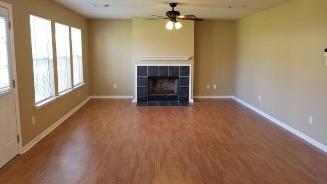 Foto del edificio - 16410 Lynn Crest Ct