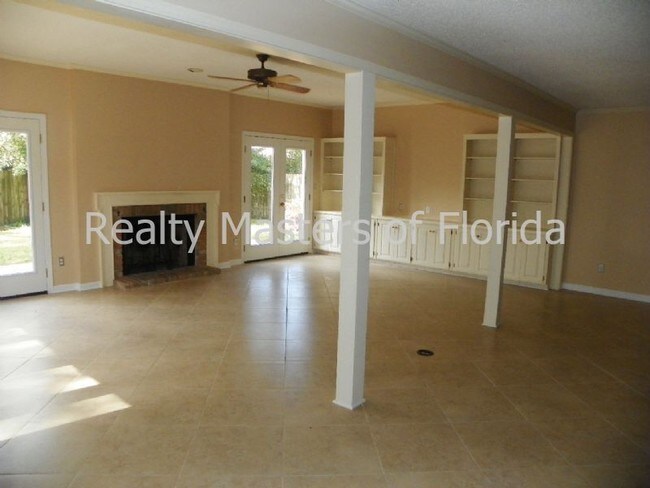 Building Photo - 4201 Crawford Dr