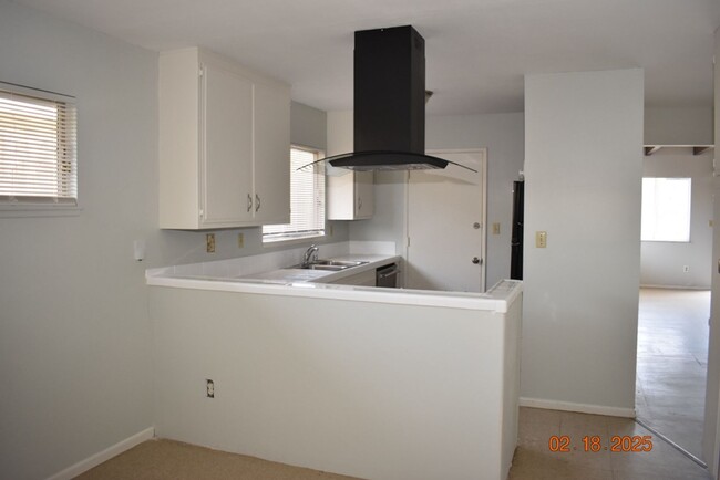 Foto del edificio - Spacious 4-Bedroom, 3-Bath Home in Prime 9...