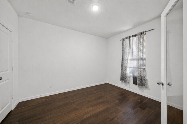 Foto del edificio - 116 Chestnut Gate Dr