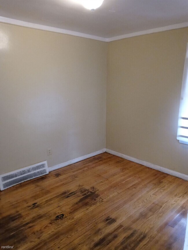 Building Photo - 3 br, 1 bath House - 19467 Westbrook St