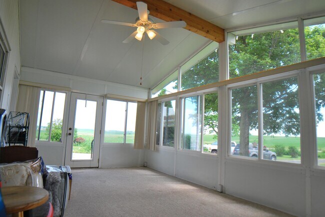 Building Photo - 811 E Dunkerton Rd