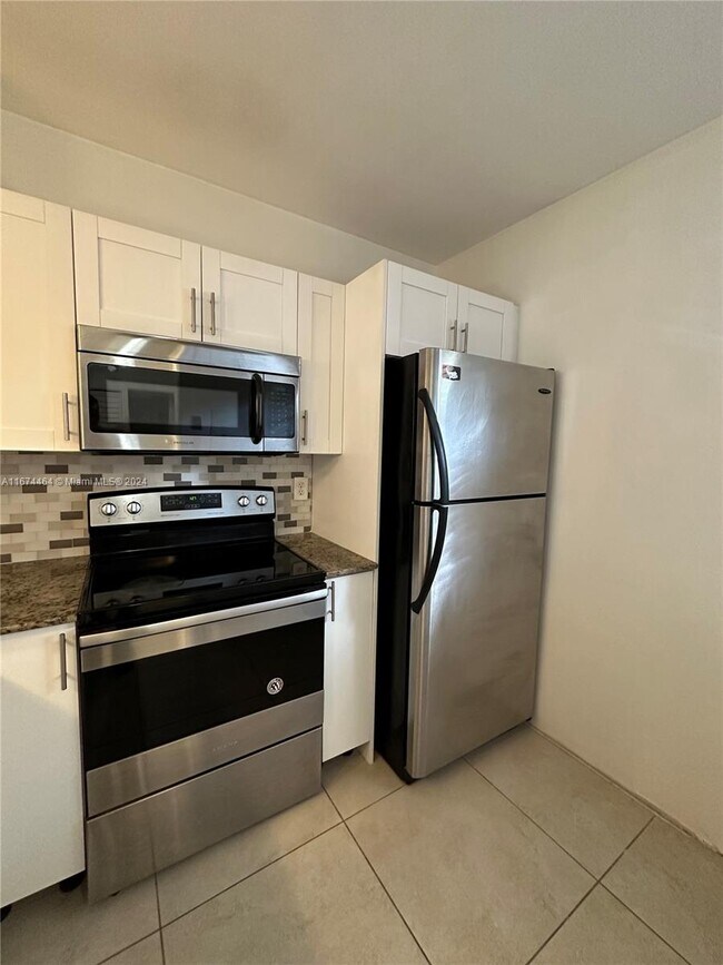 Building Photo - 2820 NE 201st Ter