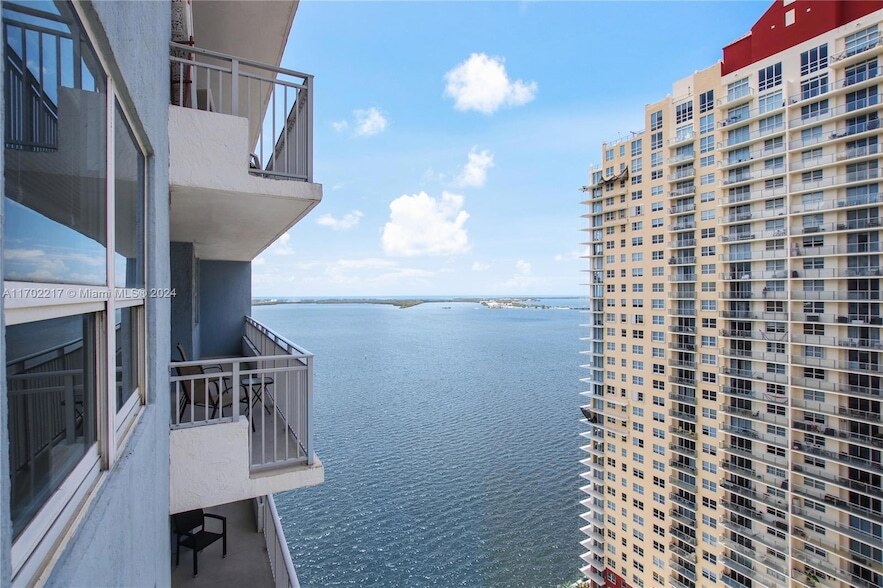 Primary Photo - 1111 Brickell Bay Dr