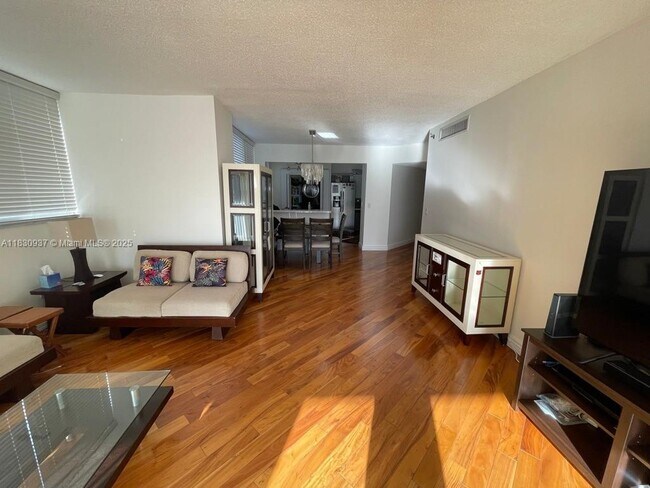 Building Photo - 6422 Collins Ave