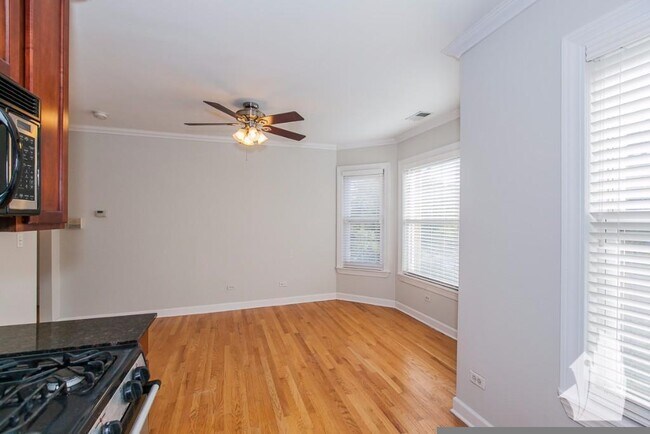 Foto del edificio - 2 bedroom in Chicago IL 60657