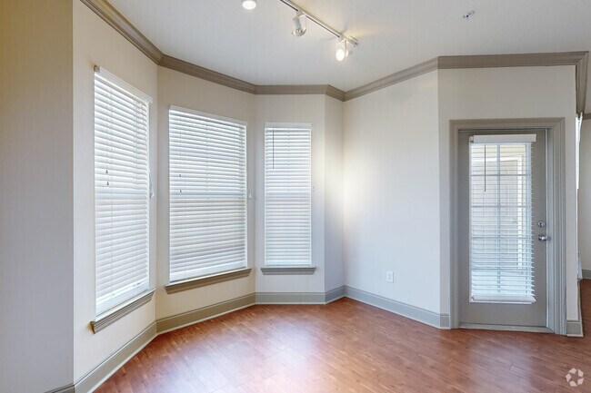 2BR, 2BA - 1194SF - Área de comedor - The Lakes At Turtle Creek Apartment Homes