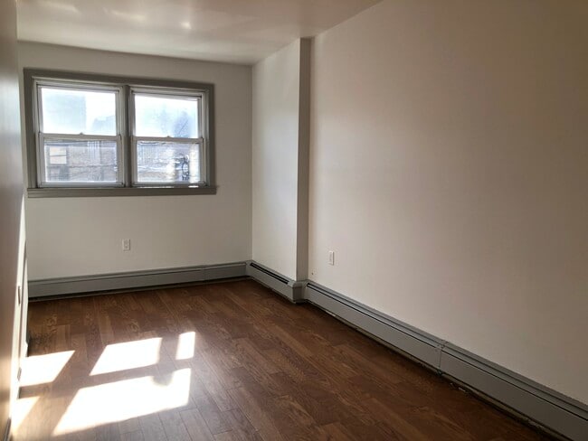 Building Photo - 129 W 20th St