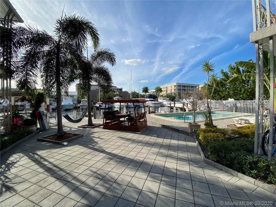 Primary Photo - 15 Isle of Venice Dr