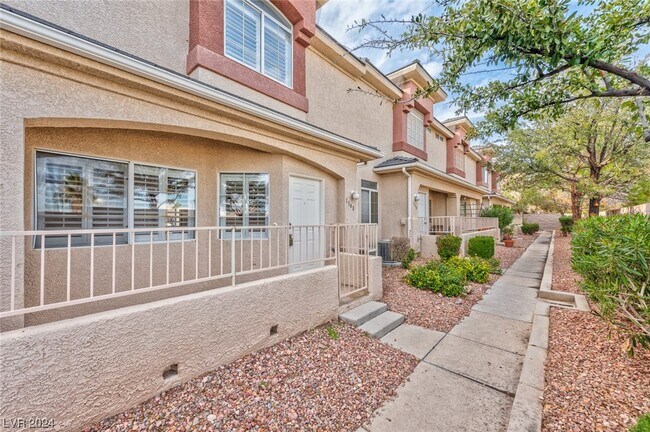 Building Photo - 1348 Dusty Creek St