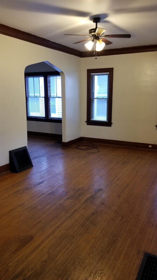 Building Photo - 420 E Arcadia Ave
