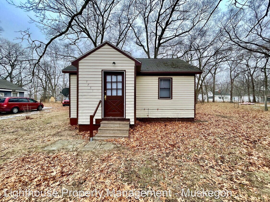 1 br, 1 bath House 2961 Brunswick St House Rental in Norton Shores