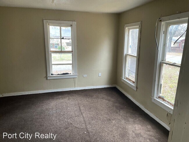 Foto del edificio - 2 br, 1 bath House - 531 E. 73rd St.