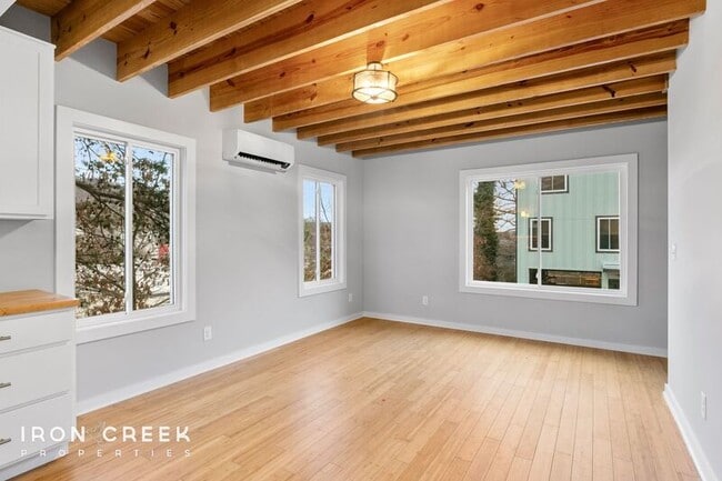 Building Photo - 32 E Citra St