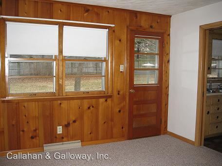 Building Photo - 301 Manor Dr