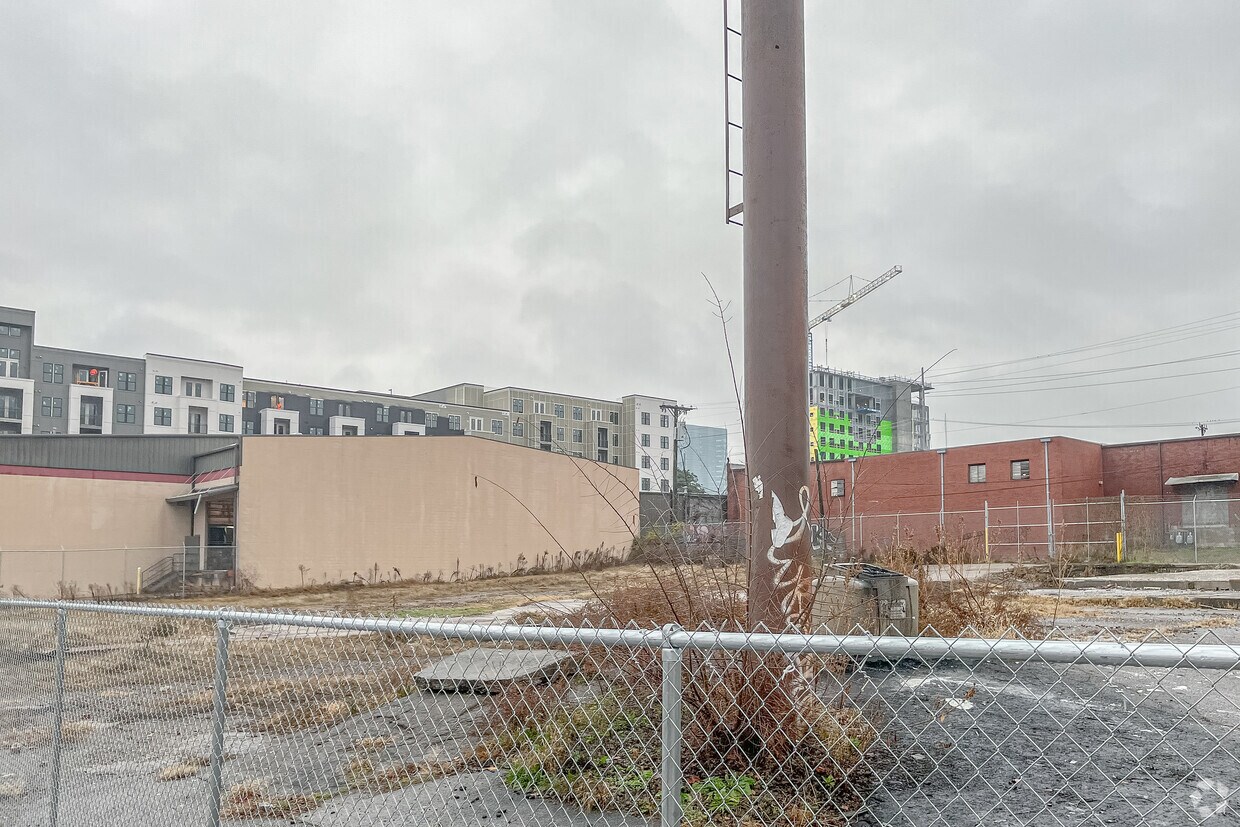 Demolished edificio - 1641 Patterson St