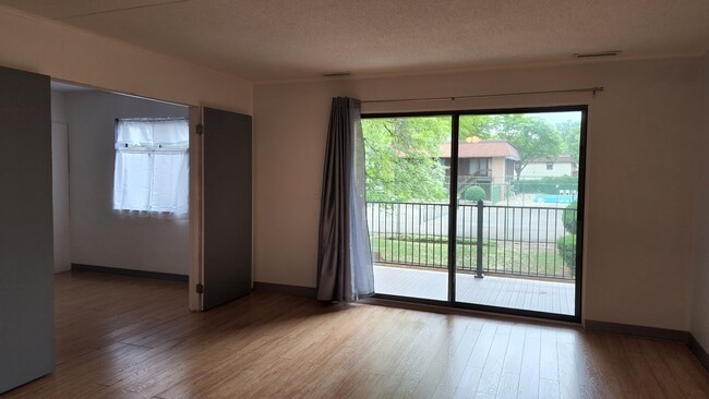 Livingroom, balcony - 9956 Johnnycake Ridge Rd