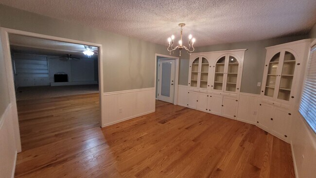 Building Photo - 3 Bedroom Home in Greenwood!