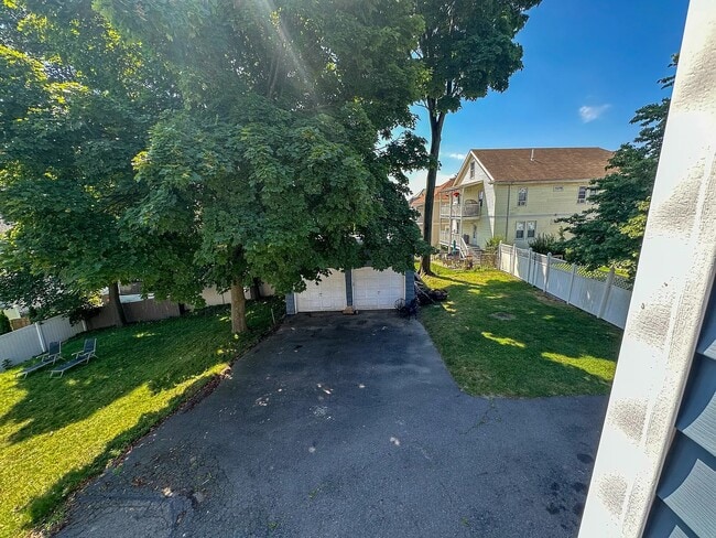 Foto del edificio - 34 Brooksdale Rd